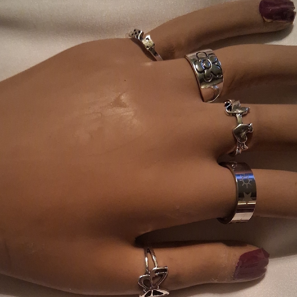 Chic Silver Floral Ring Set